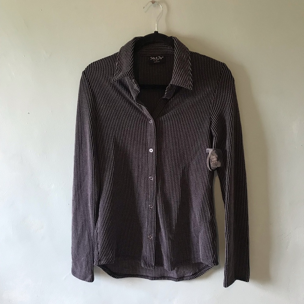Long Sleeve Ribbed Button-Up Shirt — Charcoal